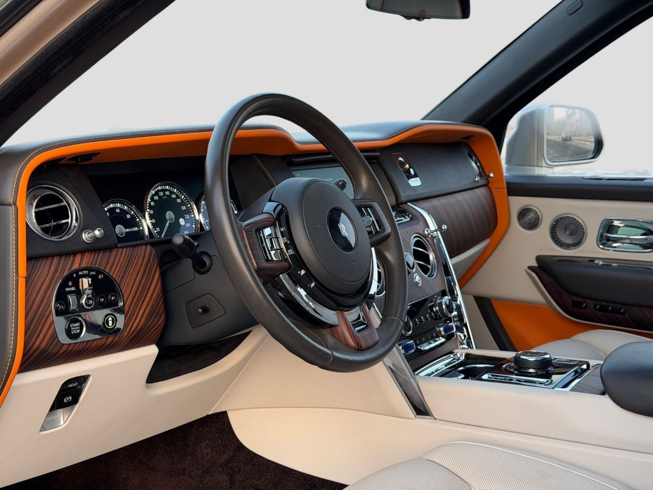 Rolls Royce Cullinan STANDARD ROLLS-ROYCE CULLINAN SILVER BADGE | GCC | ORIGINAL PAINT | AGMC SERVICE CONTRACT