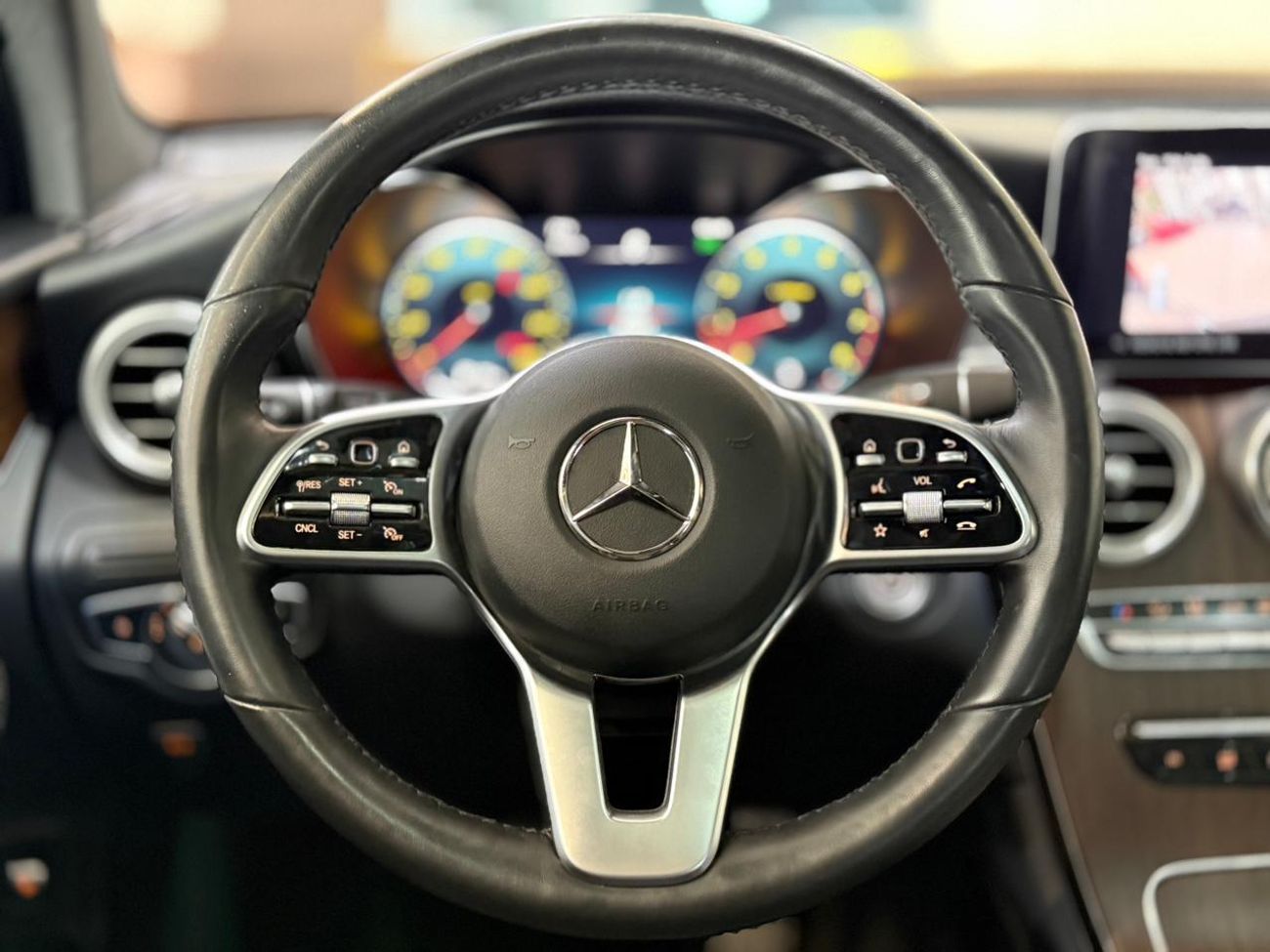 مرسيدس بنز GLC 300 STANDARD 4MATIC 2.0L
