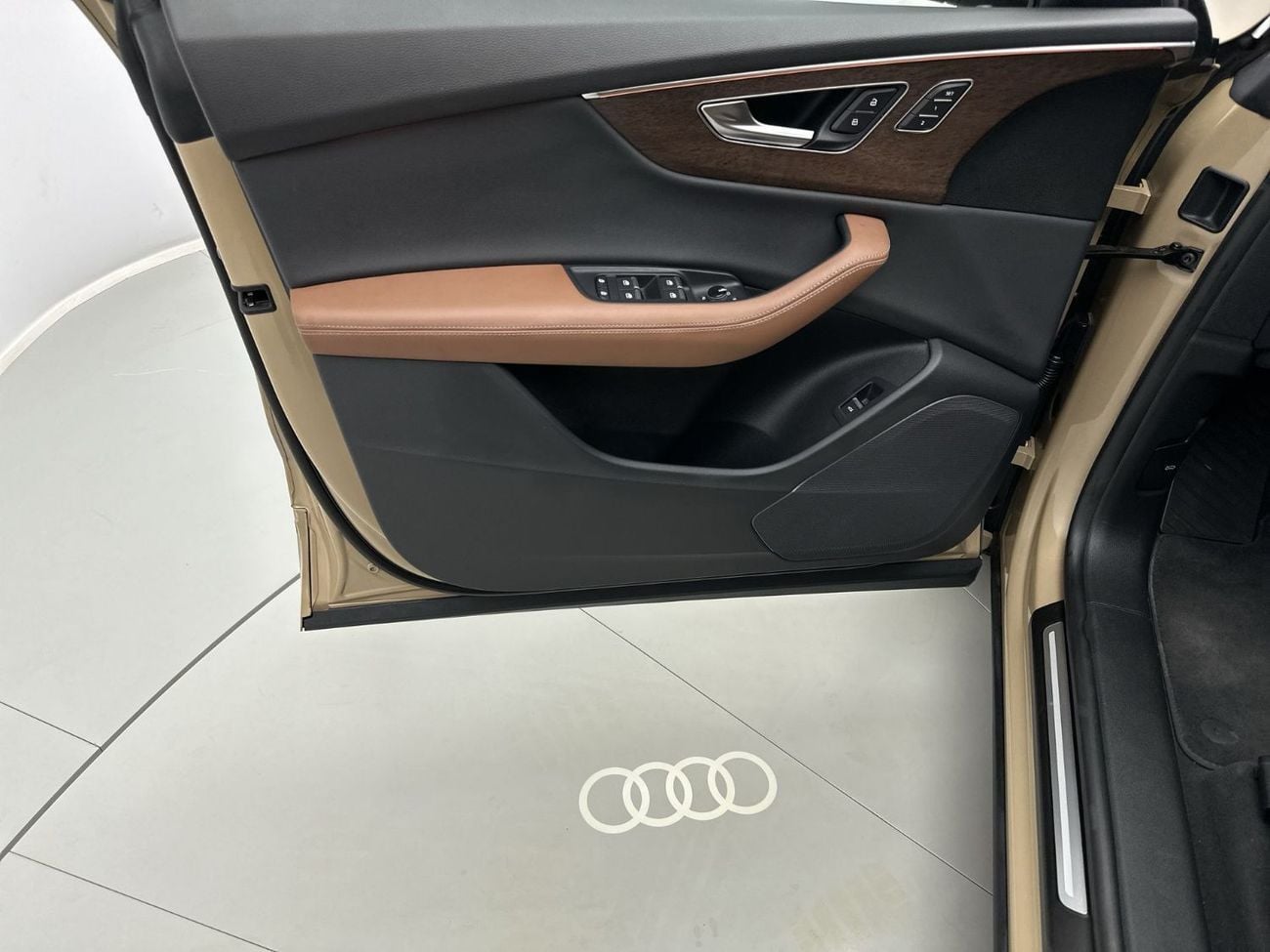 أودي Q7 55 TFSI PROGRESS PLUS 55 TFSI quat 340hp (Ref# 20384)