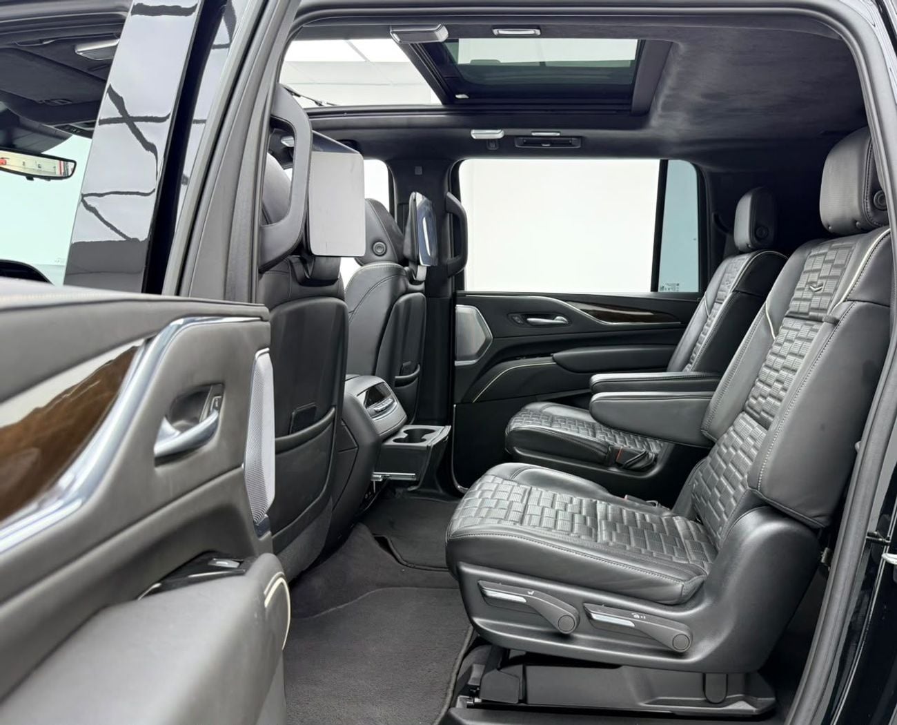 كاديلاك إسكالاد SPORT PLATINUM 2024 Cadillac Escalade Black Edition, 2028 Cadillac Warranty, Pilot Seats, GCC