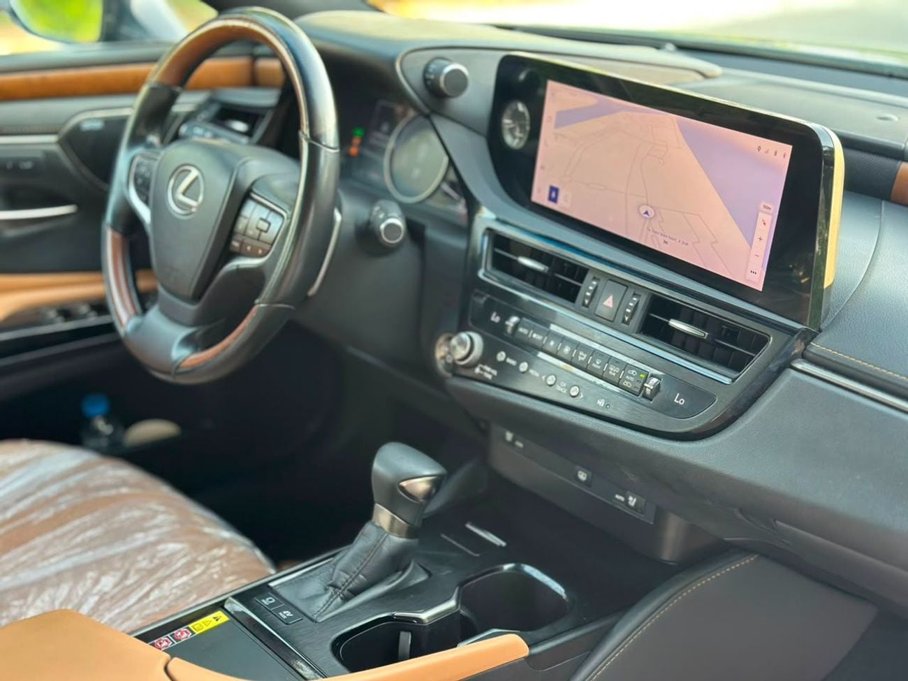 لكزس ES300h PLATINUM