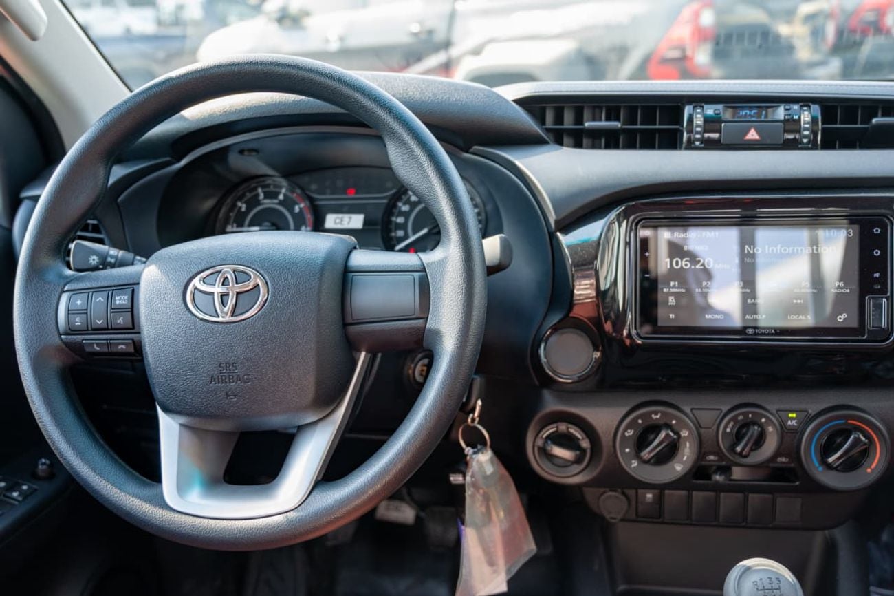 تويوتا هيلوكس Hilux 2.4 Diesel Four Wheel Drive 2 Door Manual Transmission
