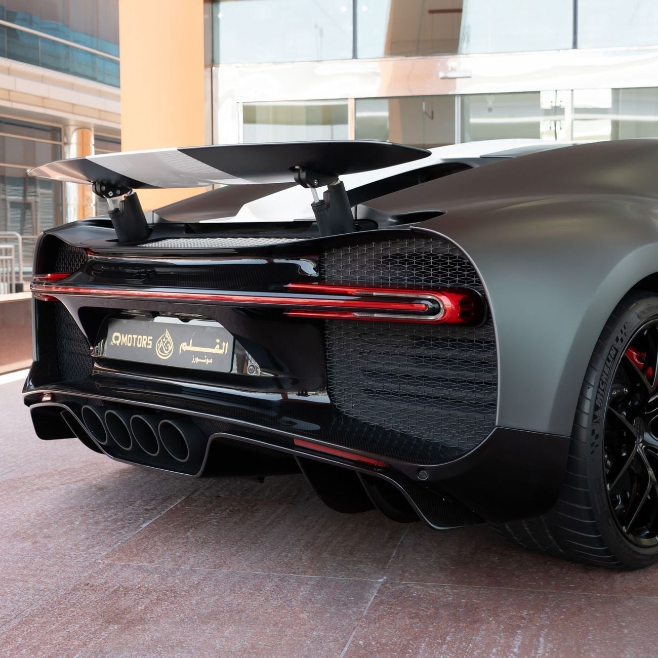 بوغاتي شيرون 2021 BUGATTI CHRION (1 OF 20) DONE 6000KM (4 YEARS WARRANTY+ SERVICE)