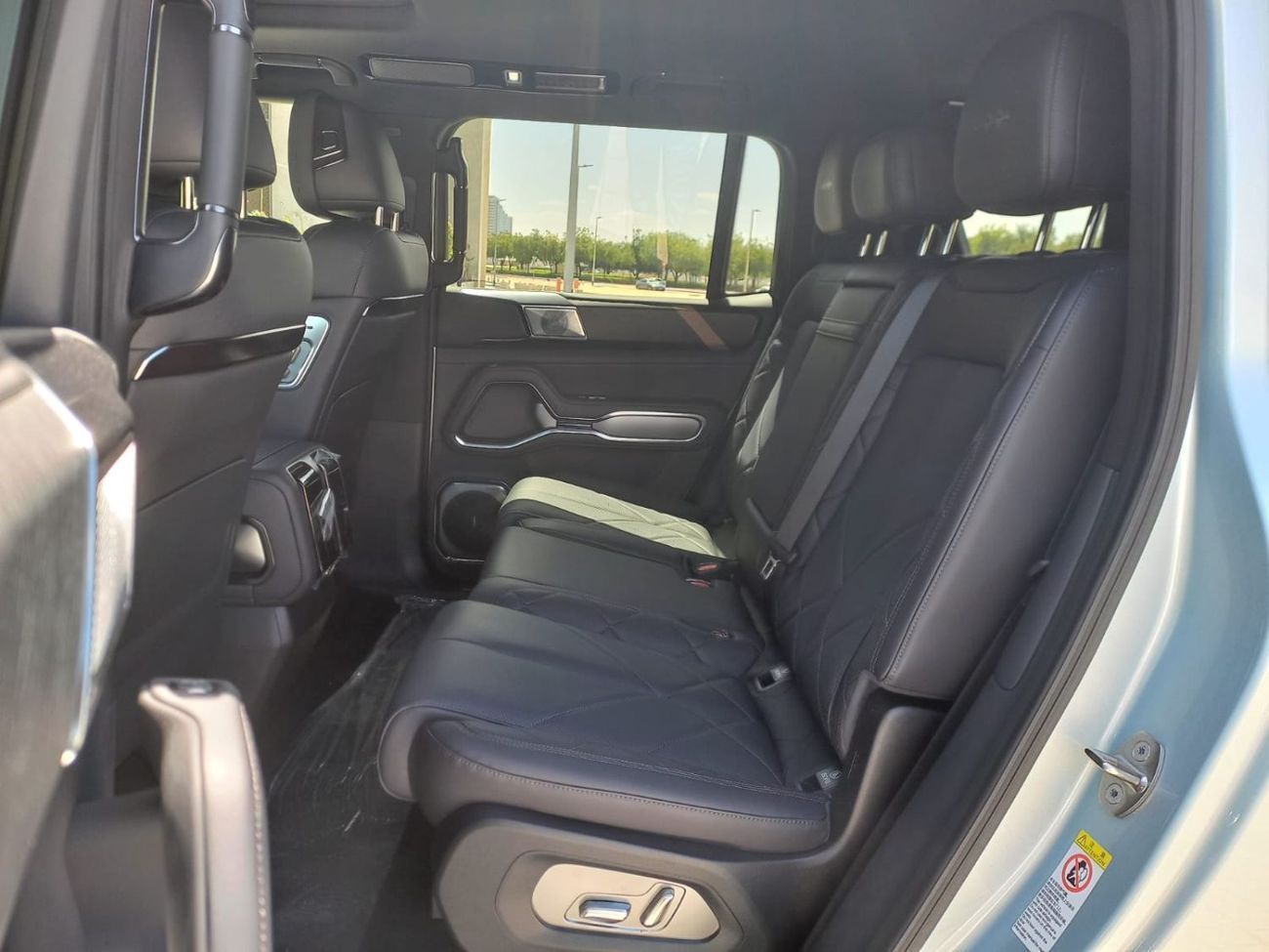 BYD Leopard 8 DELUX (7 Seats)