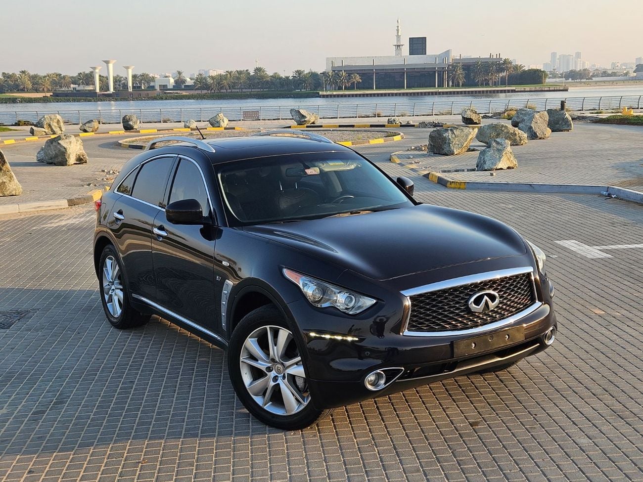 إنفينيتي QX70 إكسيلنس