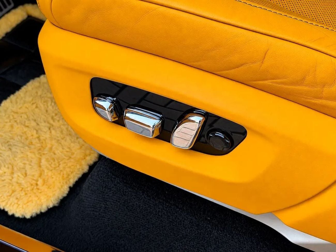 Rolls Royce Cullinan BLACK BADGE