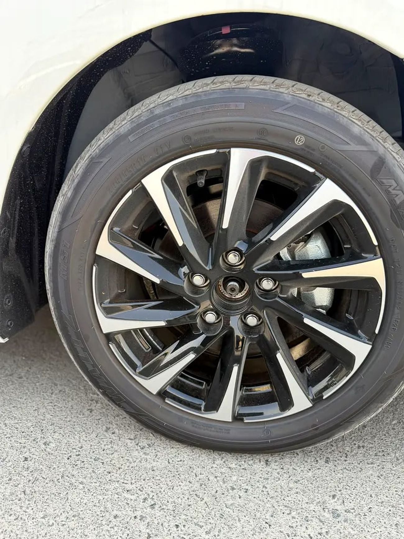 Toyota Corolla XLI HEV Limited 1.8L Chinese Specs