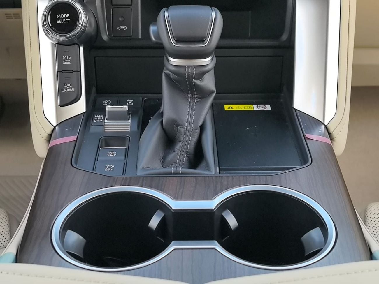 Toyota Land Cruiser GXR LC300 GXR TWIN TURBO | 3.5L V6 PETROL | POWER WITH LEATHER SEATS | JBL SPEAKERS | RADAR | HEADRESR