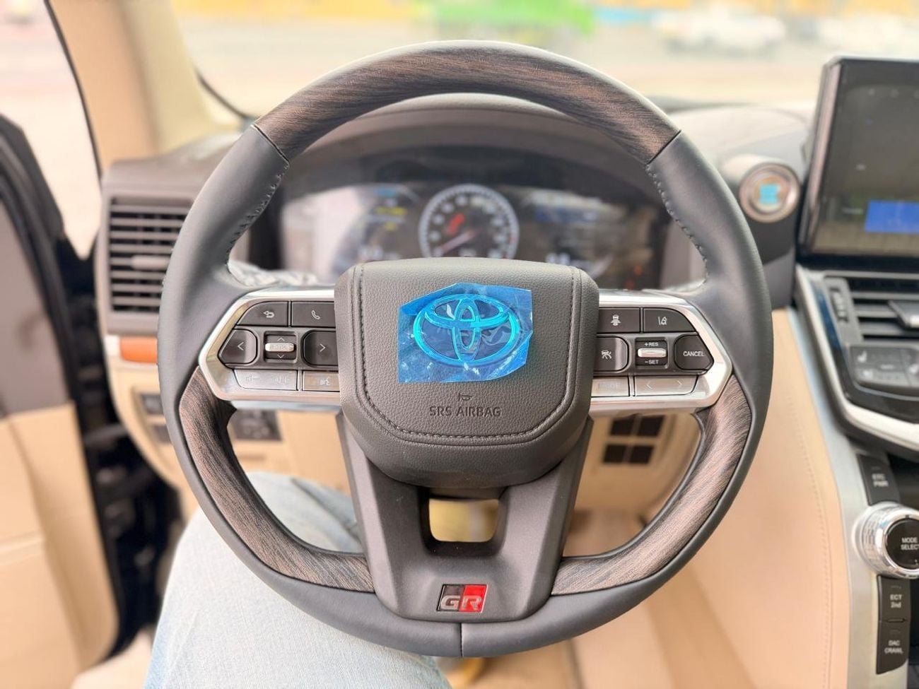 Toyota Land Cruiser GXR 4.0L Model 2017 Upgraded to 2025 Shape Pull Option GCC Specification