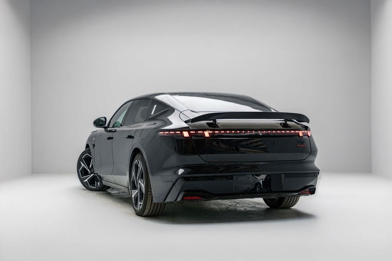 Lynk & Co Z10 Max EV - Black Inside White | Export Only