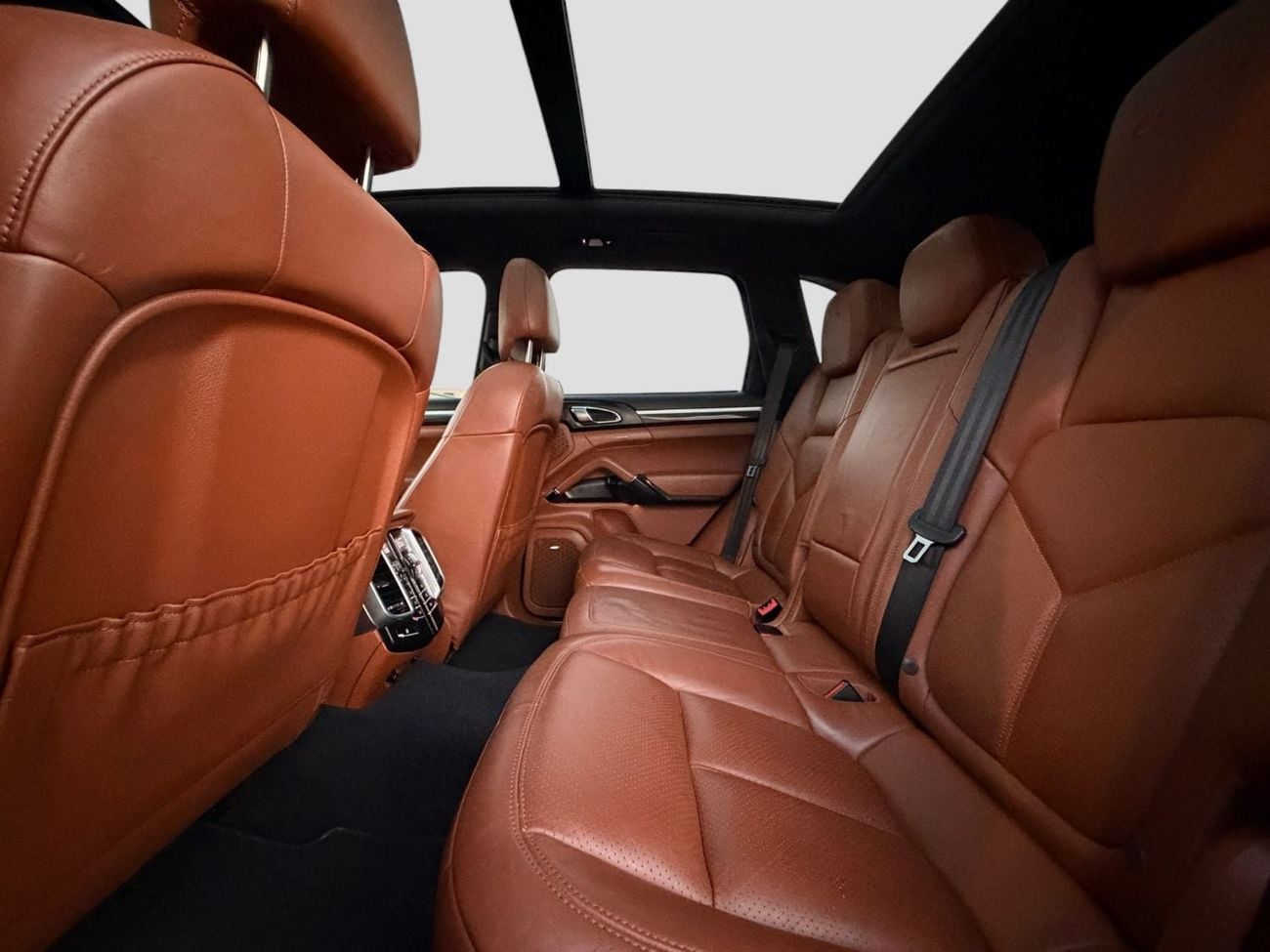 Porsche Cayenne GTS PORSCHE CAYENNE GTS | 4.8L V8 | 440 HP | AWD | 2016 | GCC SPECS