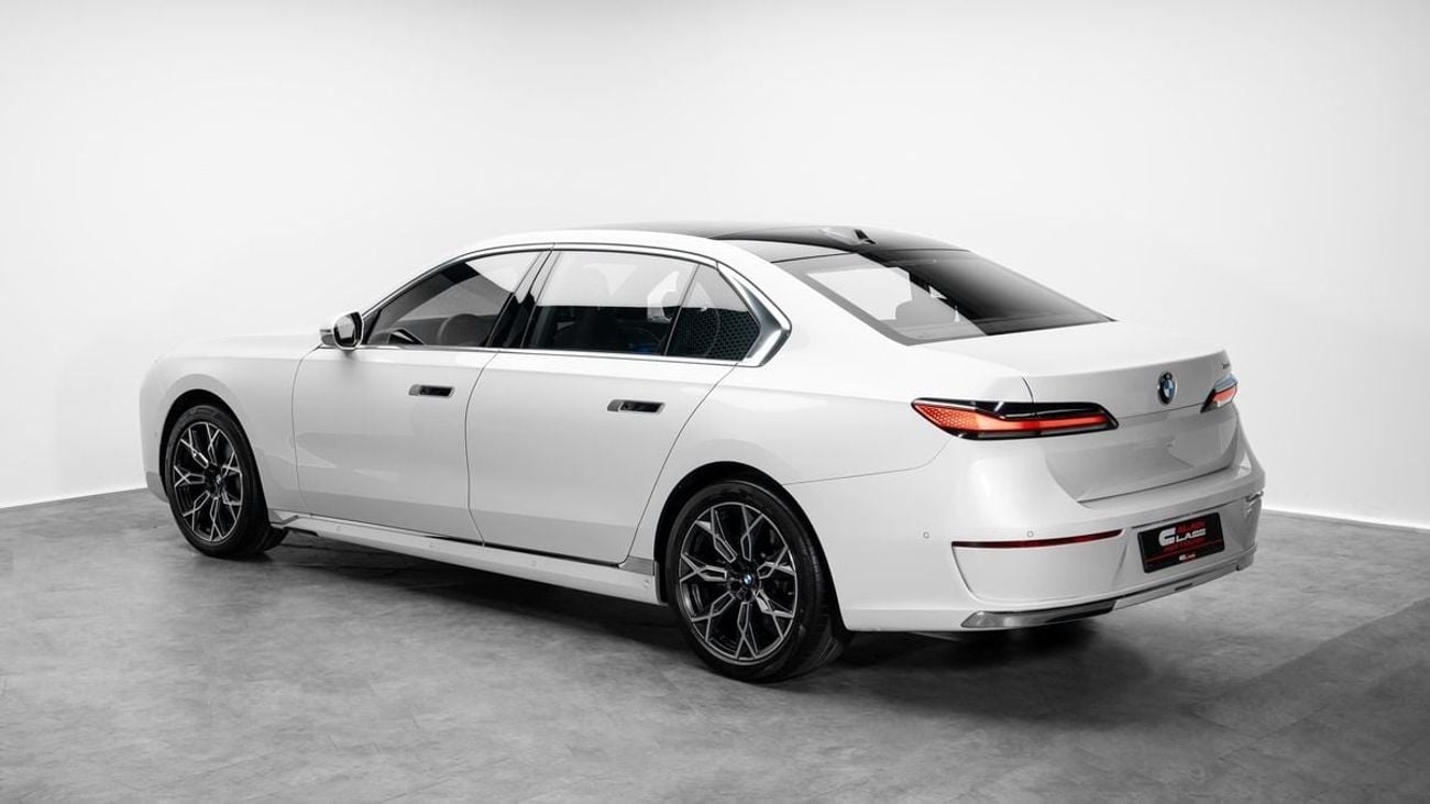BMW 735i STANDARD - 2023 - GCC Specs - Under Service Contract