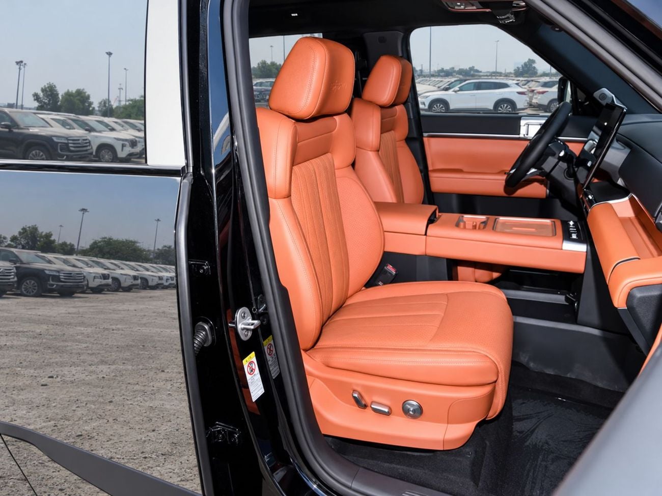 BYD Leopard 7 Ultra Titanium ECTB - 7. BYD Leopard 7 Ultra Titanium – 1.5L Hybrid Auto Awd – Black with Orange