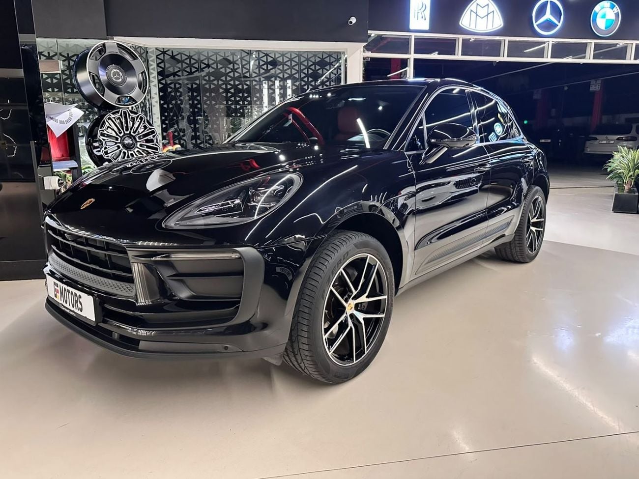 Porsche Macan STANDARD 2,700 MP - Porsche Macan 2022- GCC Perfect condition
