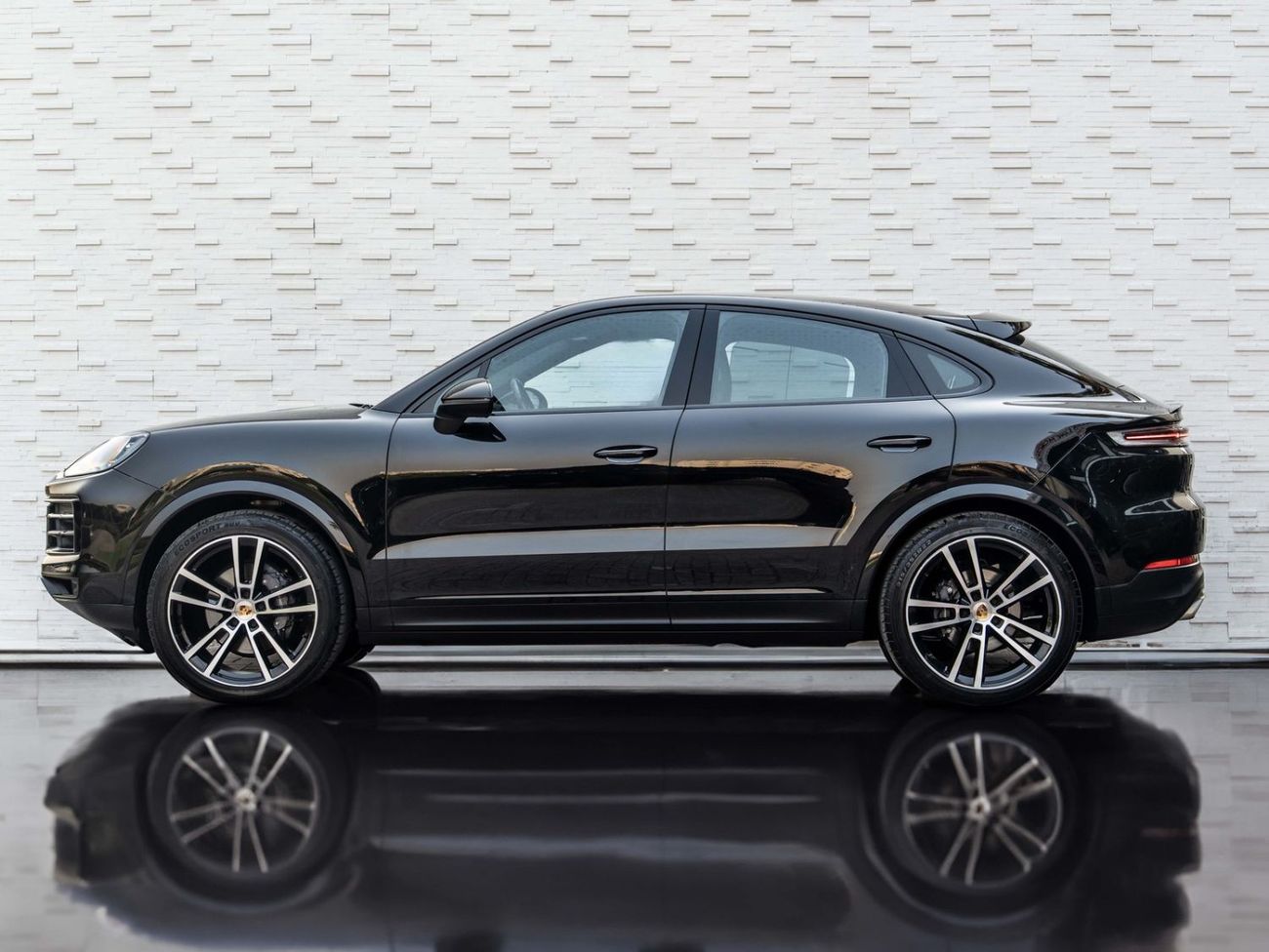 Porsche Cayenne STD (3.0L · 6 Cyl · Automatic · Petrol · SUV/Crossover · All Wheel Drive · 5 Seats · 5 Door)