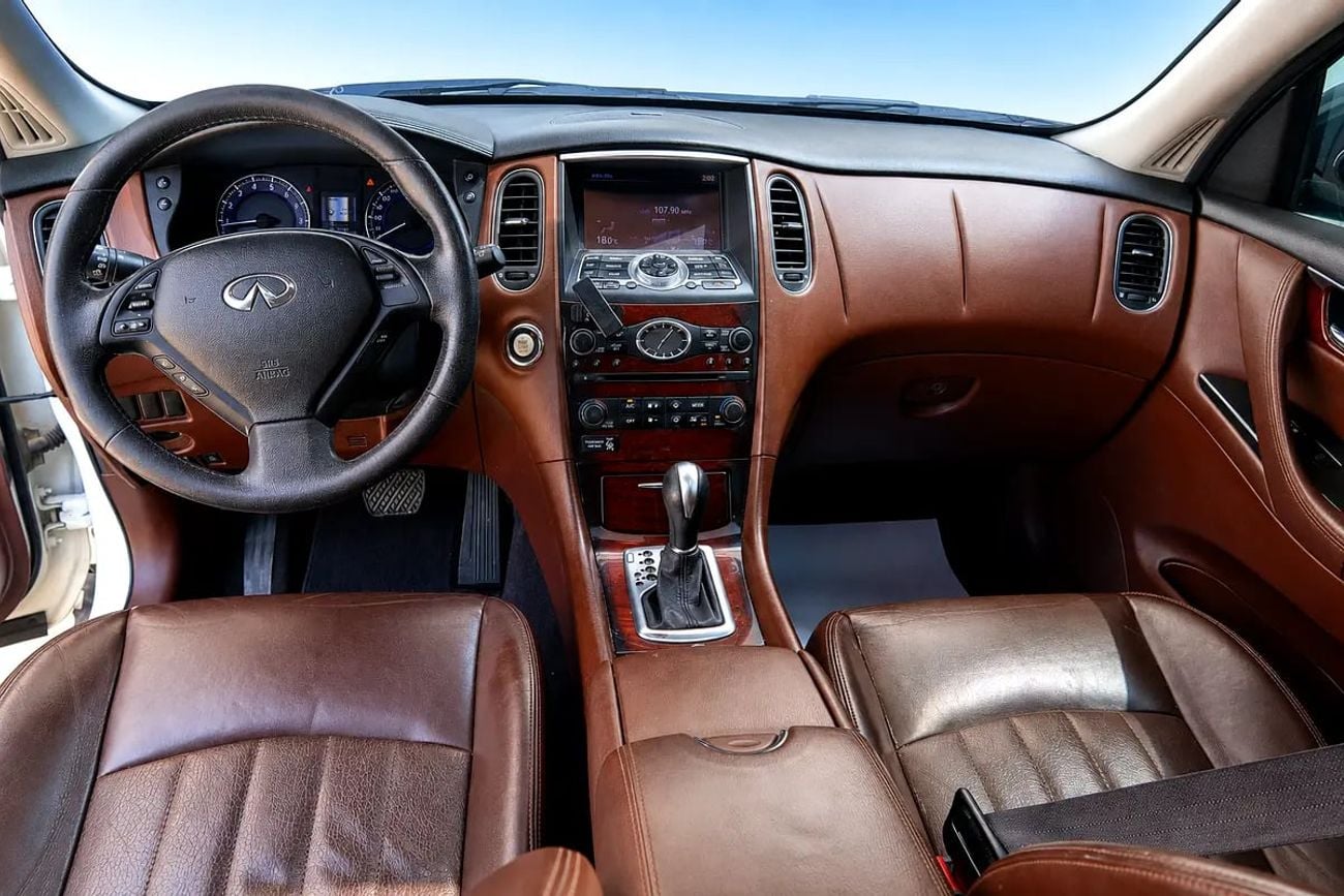 Infiniti QX50 Luxury | GCC Specs | Pristine Condition