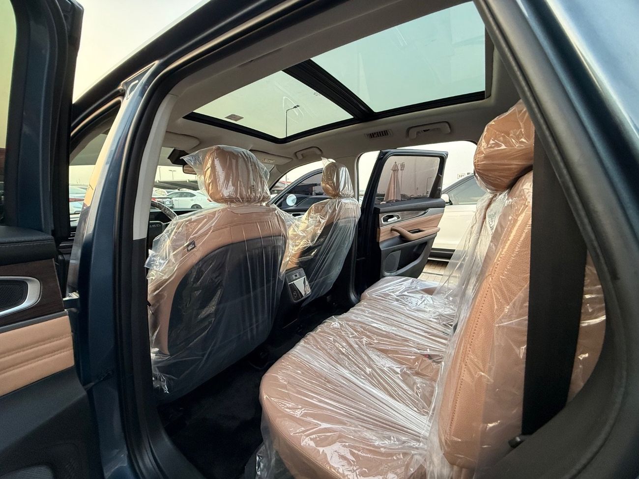 إكسيد VX FLAGSHIP 7 Seats / 7-Seater (7 مقاعد) Panoramic Sunroof (فتحة سقف بانوراما) Leather Seats (مقاعد جلد) 360-