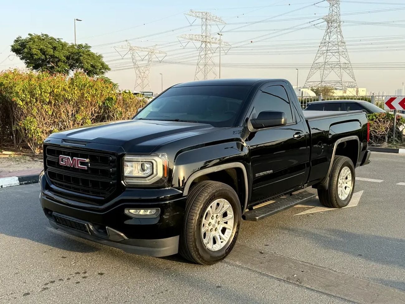GMC Sierra SLE - GCC Specs - Well Maintained