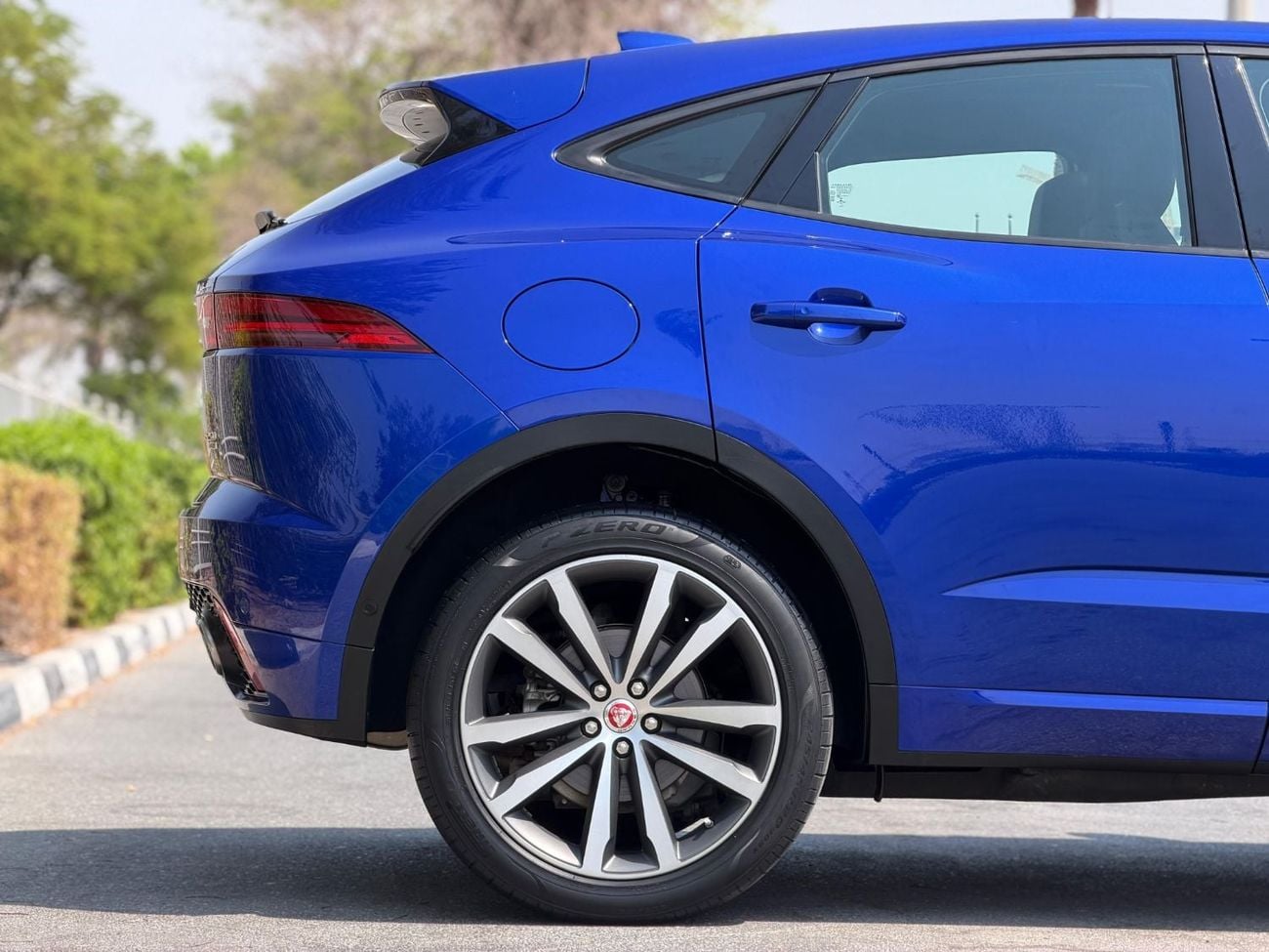 جاكوار E Pace R-DYNAMIC SE P250 جاكوار إي بيس 2018، خليجية، قطعت 90,000 كم، بدون حوادث، مفتاحان