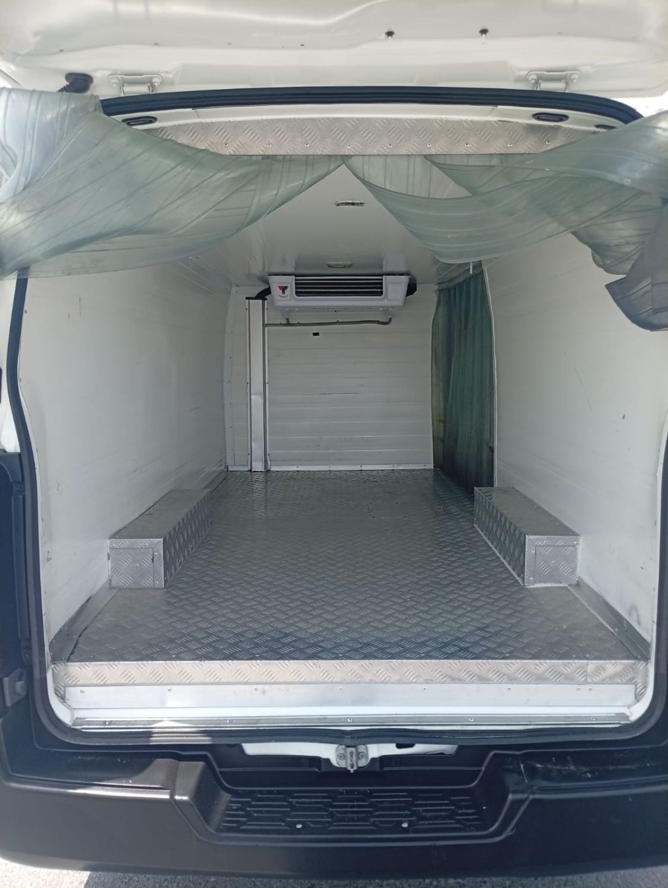 Nissan Urvan STANDARD STD CHILLER VAN