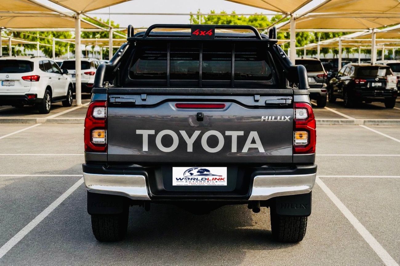 Toyota Hilux 2.8L Cylinder 4 Diesel Hilux Four Wheel drive 5 seats 4 Doors