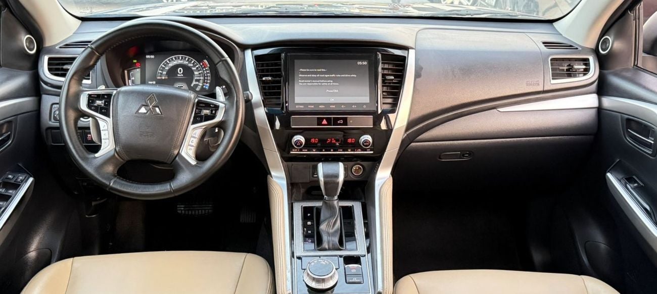 Mitsubishi Montero Sport GLS PREMIUM ACCIDENTS FREE - GCC - ORIGINAL PAINT - FULL OPTION - PERFECT CONDITION INSIDE OUT