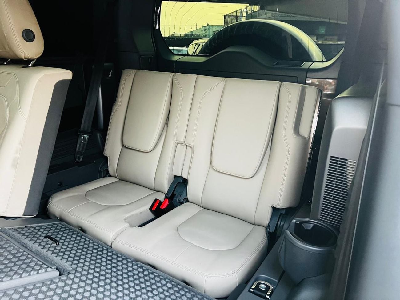 لاند روفر ديفندر 110 HSE P400