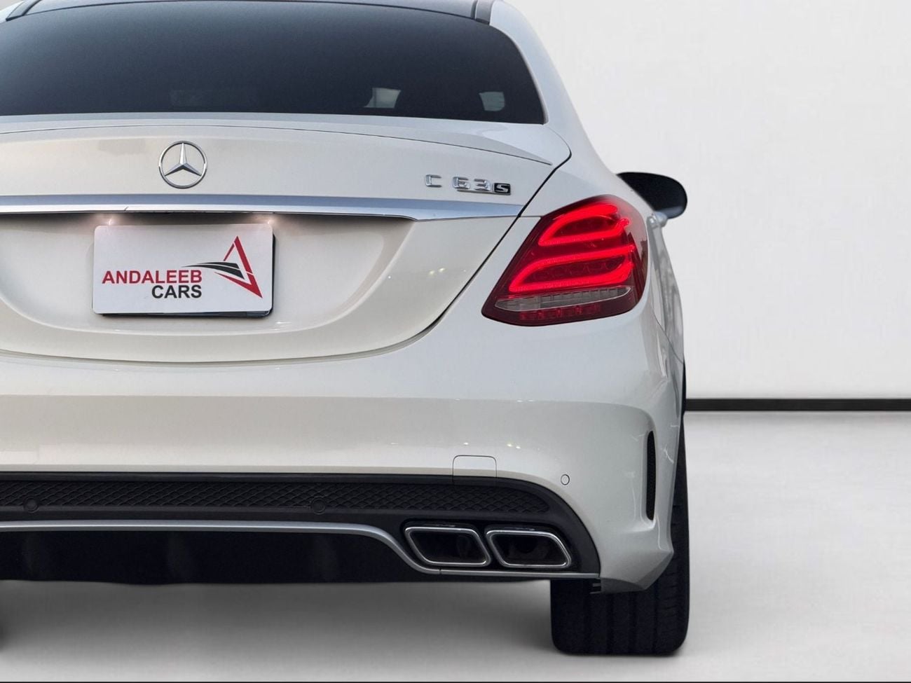 Mercedes Benz C63 AMG S 4.0L TWIN-TURBO V8 | 503 HP | 2 KEYS | ORIGINAL PAINT