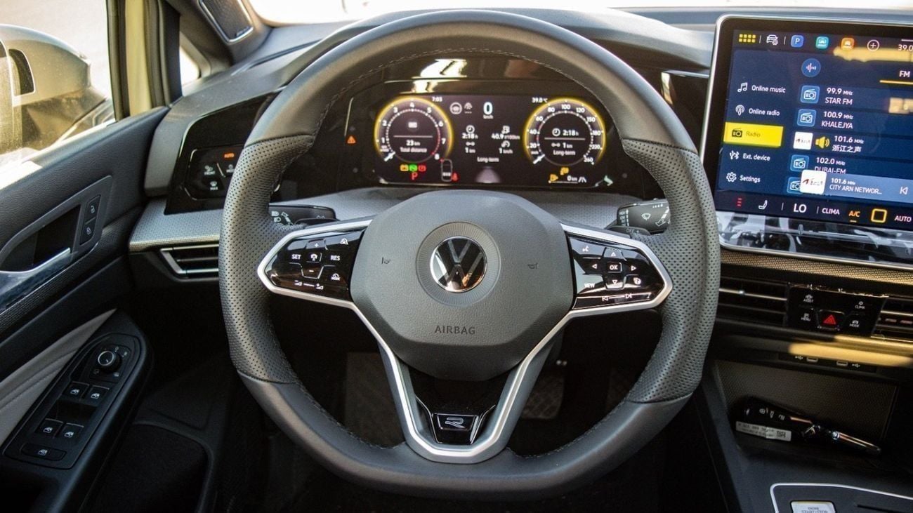 Volkswagen Golf R- TOPLINE VOLKSWAGEN GOLF 8 1.5L 2025 MODEL CHINESE SPECS (PRICE FOR EXPORT) CAN BE EXPORT