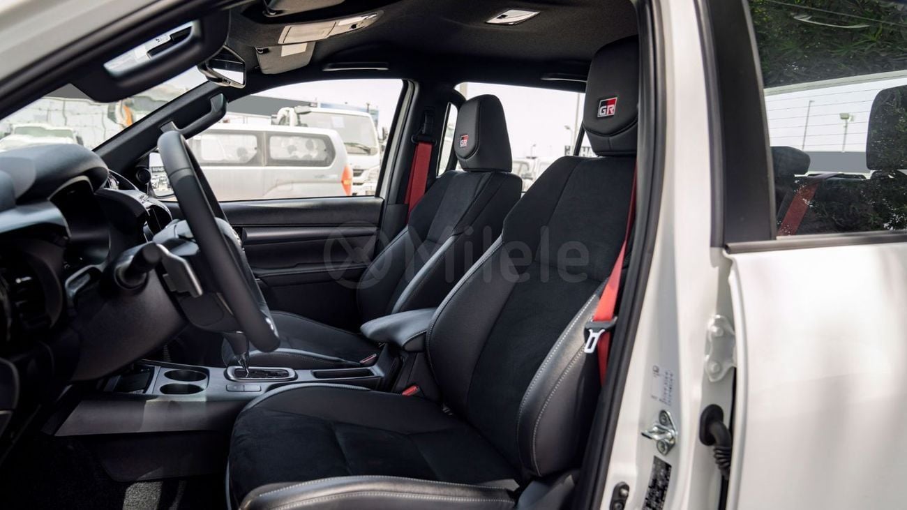 Toyota Hilux GR SPORT
