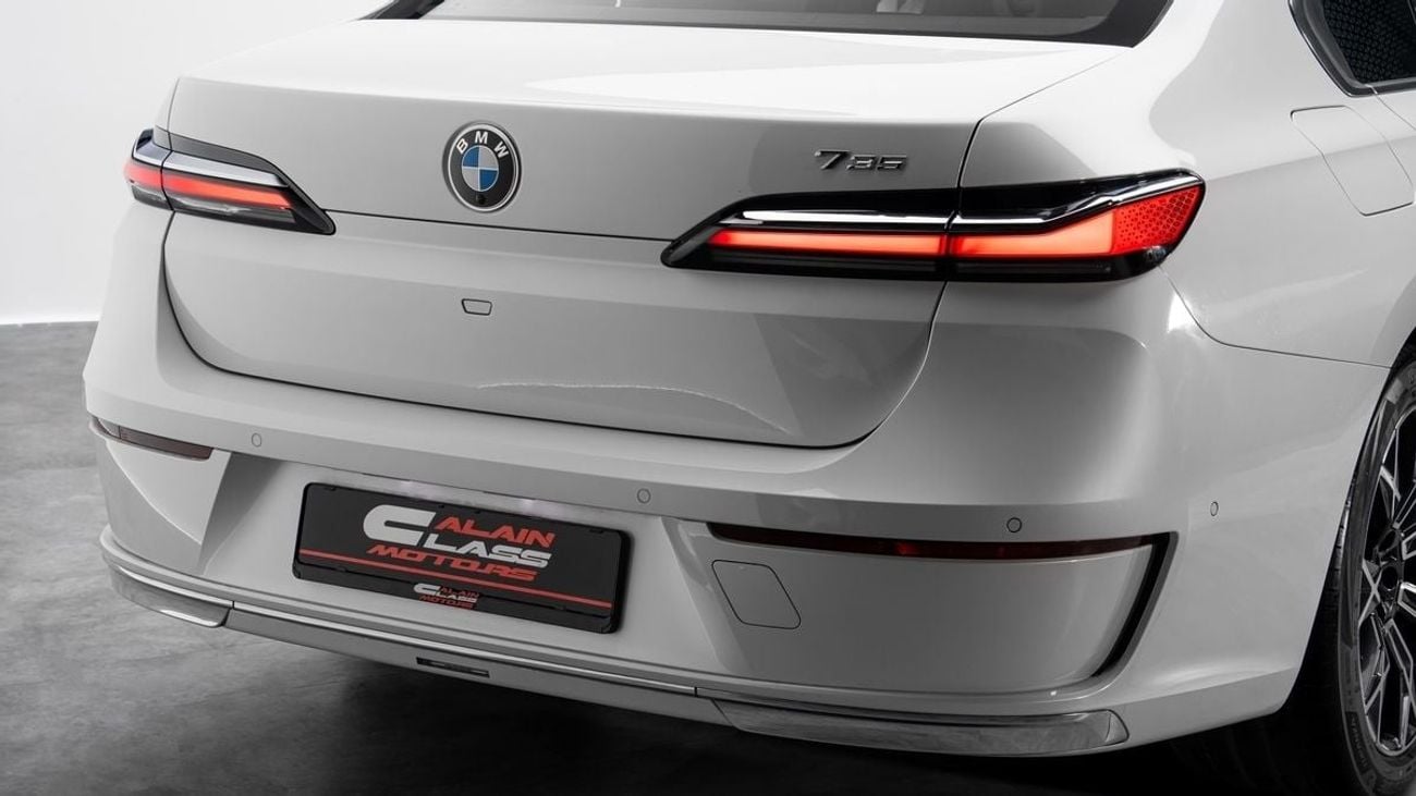 BMW 735i STANDARD - 2023 - GCC Specs - Under Service Contract