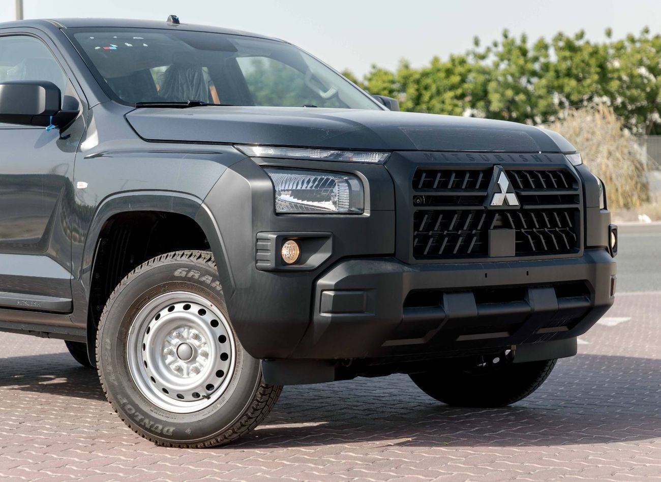 Mitsubishi L200 GL 2.4L - Manual - Grey Inside Black | Export Only