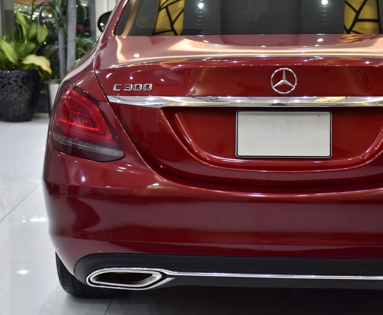 مرسيدس بنز C 300 STANDARD عرض ممتاز لسيارة مرسيدس بنز C300 4Matic (موديل 2021) باللون الأحمر وبمواصفات أمريكية
