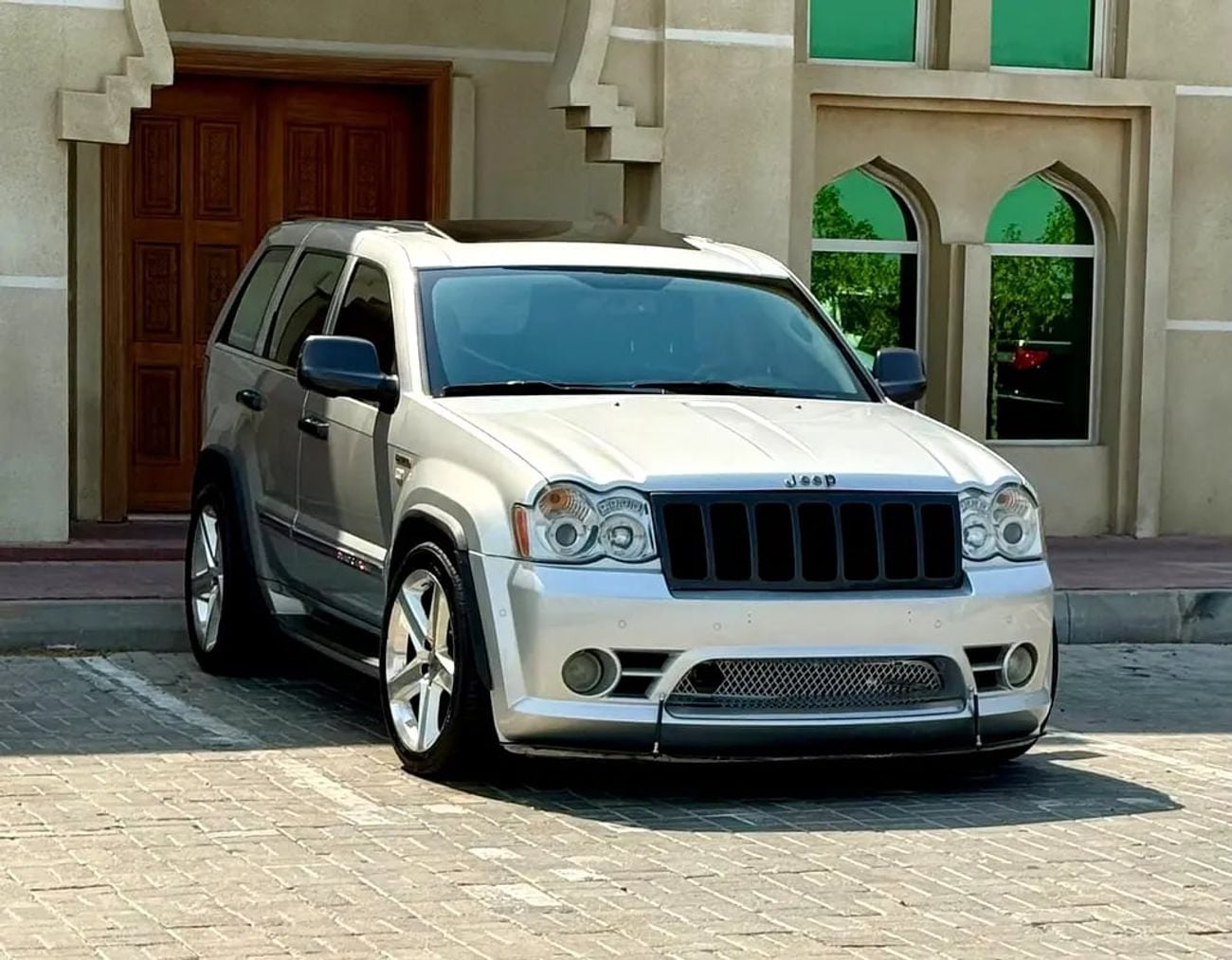جيب جراند شيروكي SRT8 جيب جراند شيروكي SRT خليجي فل اوبشن SRT8 GCC Specs