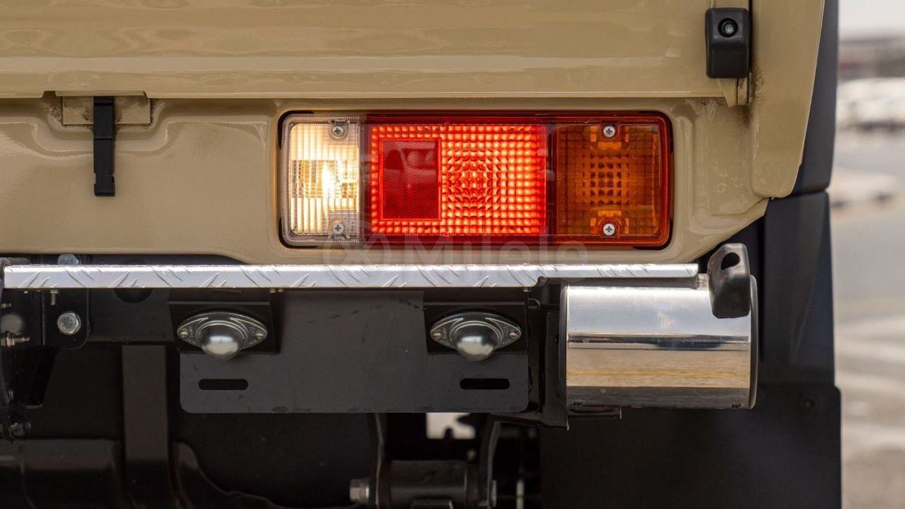 تويوتا لاند كروزر بيك أب 70 LX LX
