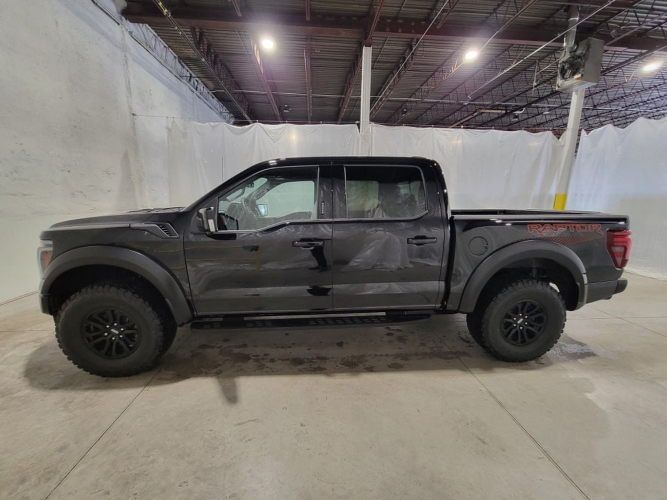 فورد F 150 PLATINUM سيارة جديدة سوبر كرو بمحرك V6 سعة 3.5 لتر