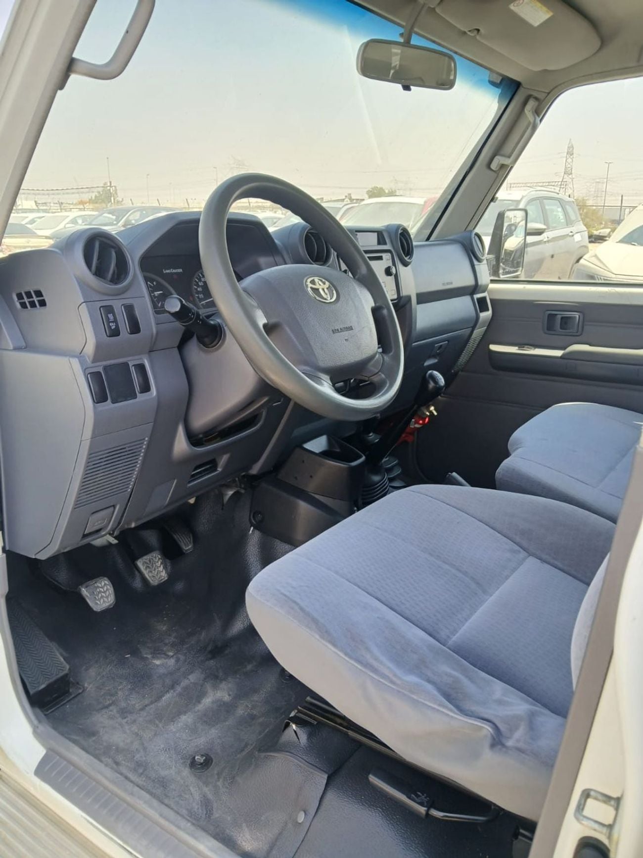 تويوتا لاند كروزر بيك آب Standard 1VD-FTV 4.5L V8 Diesel Engine Manual Gear 4WD 5 Seats 4 Doors