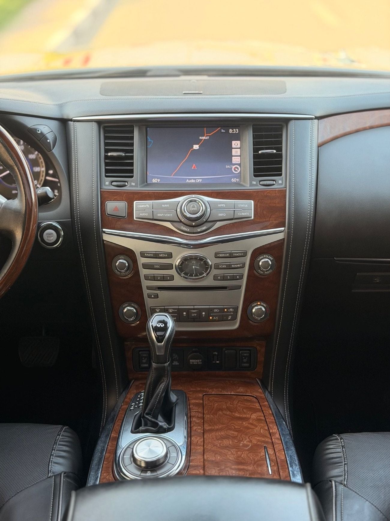 Infiniti QX80 LUXURY 4WD Full option