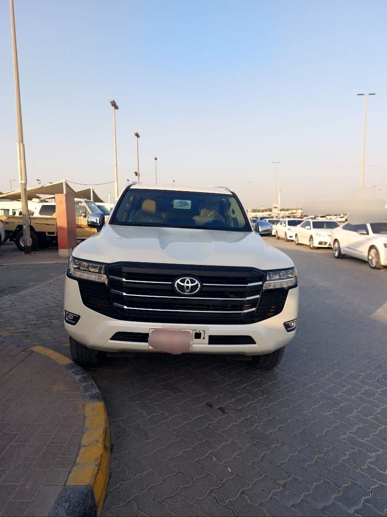 تويوتا لاند كروزر GXR Toyota landcruise 2024Model 4.5L v8 Diesel engine Colour White push start Transmission Automatic
