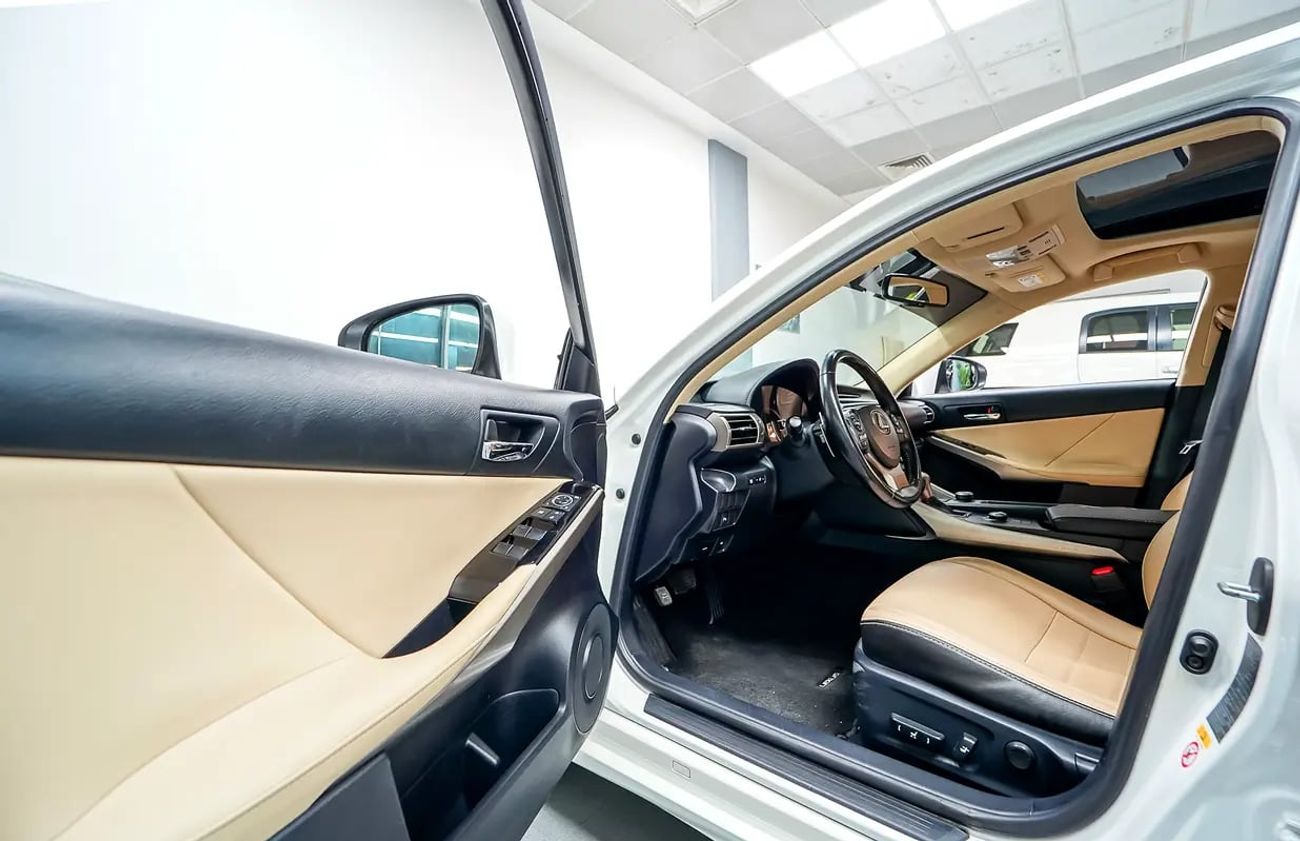 لكزس IS200t IS200T- GCC- Full-service history