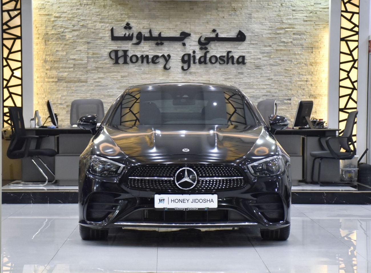 مرسيدس بنز E200 AMG عرض ممتاز لسيارة مرسيدس بنز E200 (موديل 2023) باللون الأسود بمواصفات خليجية