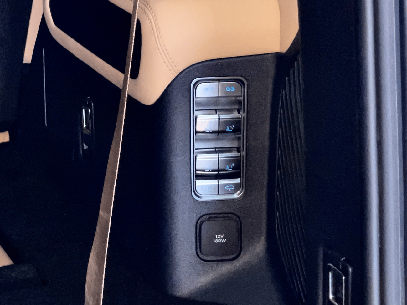 BYD Leopard 8 FLAGSHIP | 17,000km | 7 seater