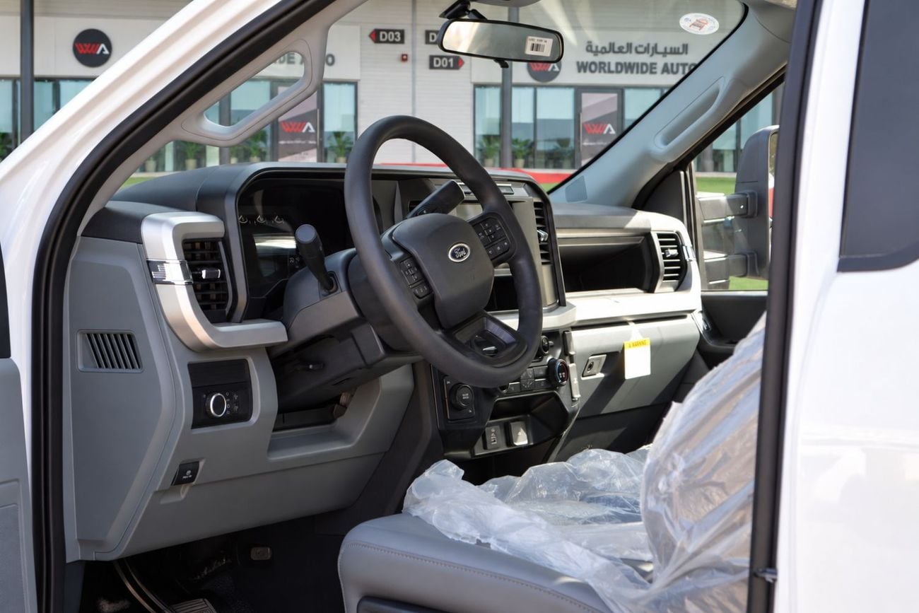 Ford F-550 Ford F-550 Super Duty XL DRW Chassis Regular Cab 4x4 2026 model