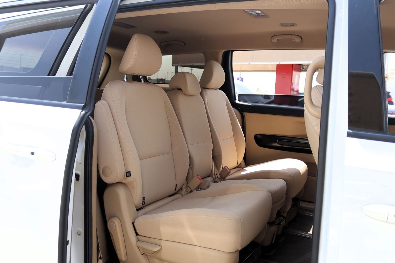 Kia Carnival EX ACCIDENTS FREE - GCC - PERFECT CONDITION INSIDE OUT - MID OPTION