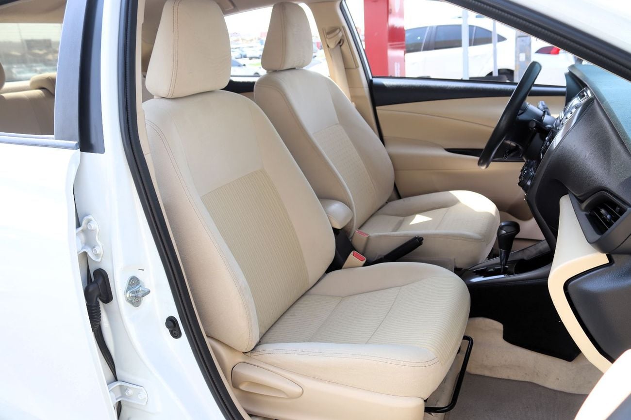 Toyota Yaris E ACCIDENTS FREE - GCC - ORIGINAL PAINT - SEDAN - PERFECT CONDITION INSIDE OUT