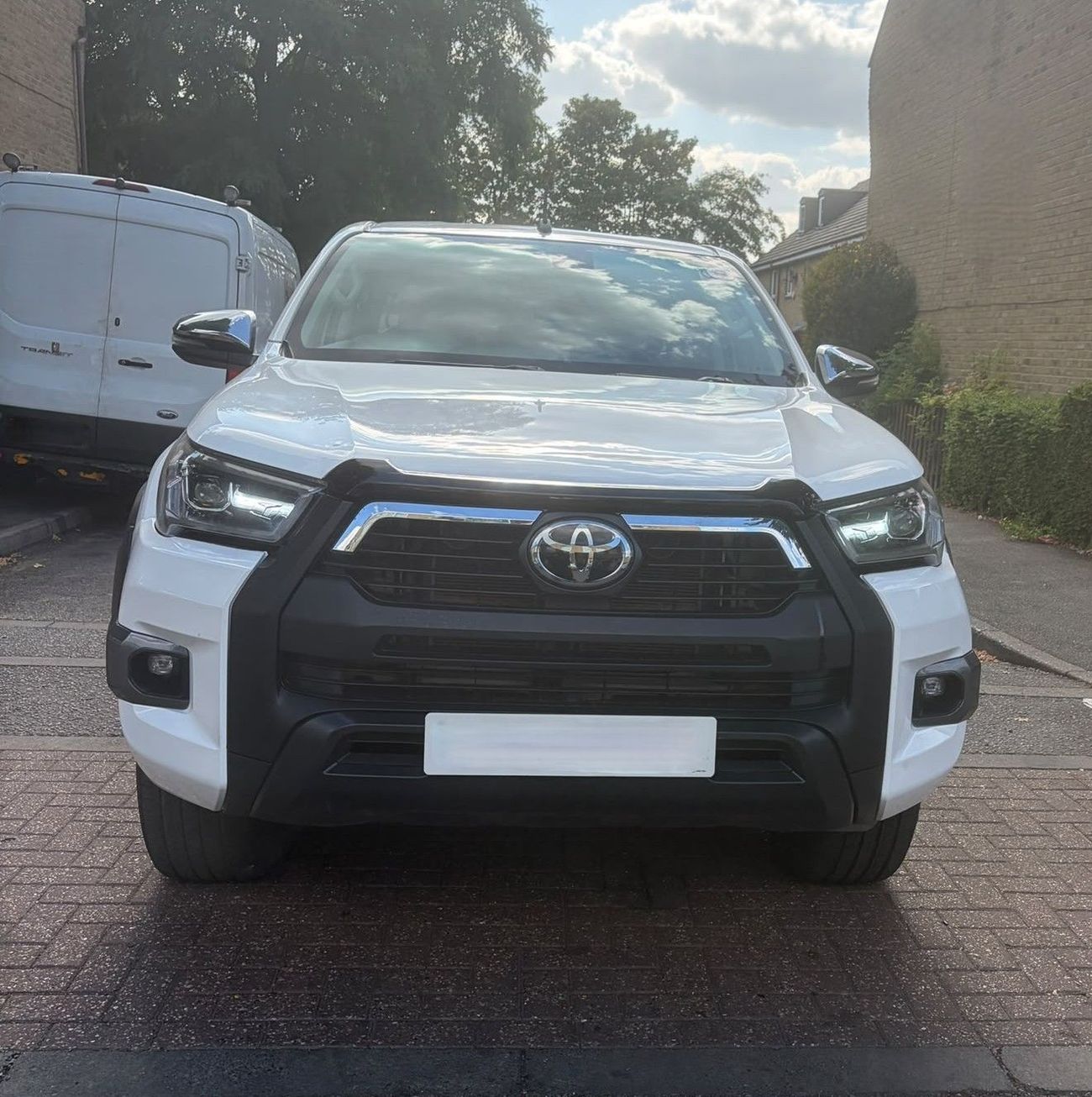 تويوتا هيلوكس . UK STOCK | 4WD | 2.4 Diesel Engine | AT | DOUBLE CABIN | INVINCIBLE