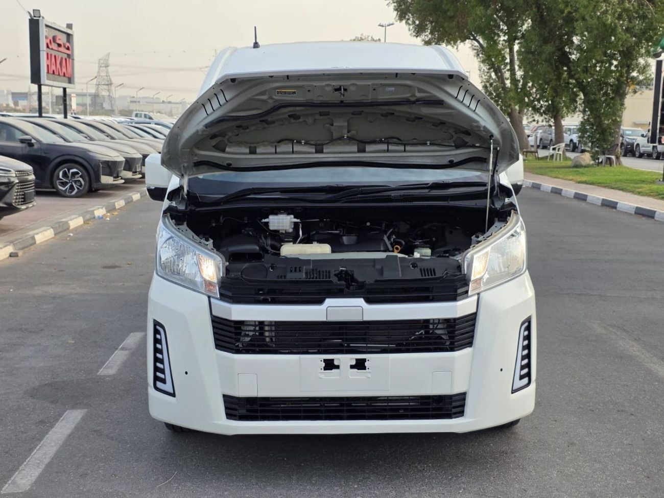 Toyota Hiace TOYOTA HIACE COMMUTER 12 SEATER DIESEL 2.8L RIGHT HAND DIVE