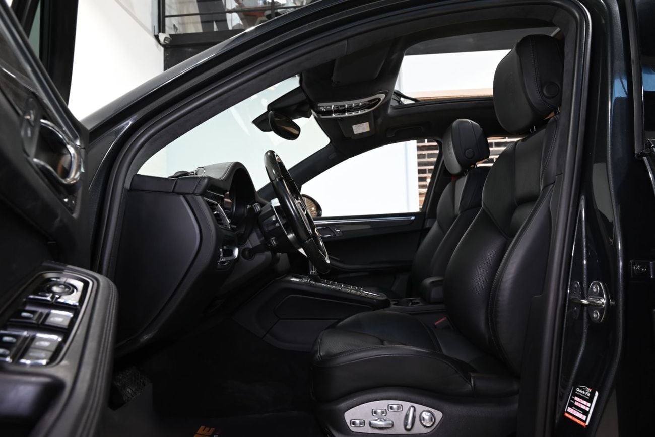 Porsche Macan TURBO 2017 Porsche Macan Turbo, Full Service History, Excellent Condition, GCC