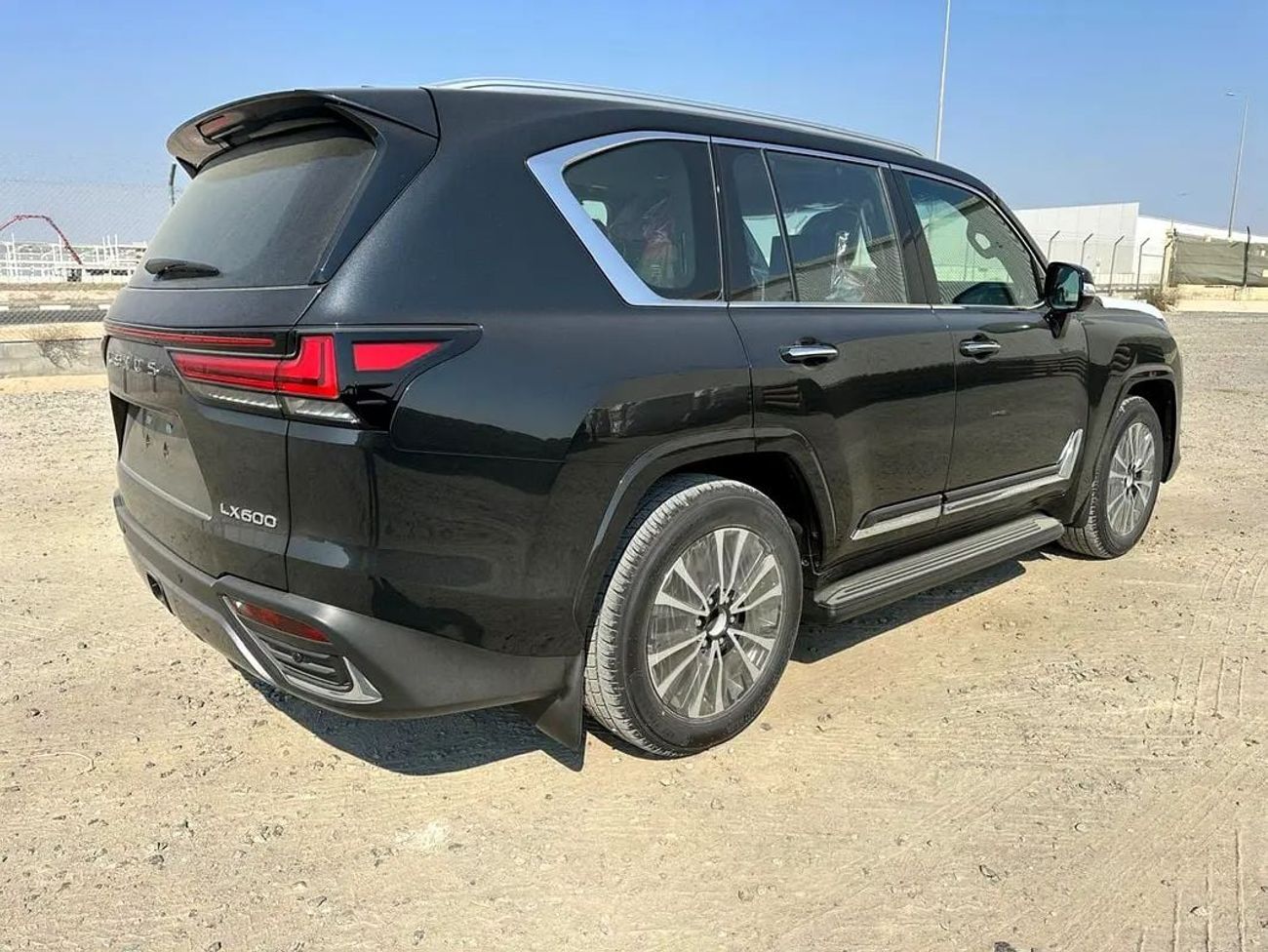 لكزس LX 600 سيجنتشر 2026 Lexus LX600 Signature (7-Seater) 3.5L V6 Twin-Turbo Petrol A/T 4WD Export Only