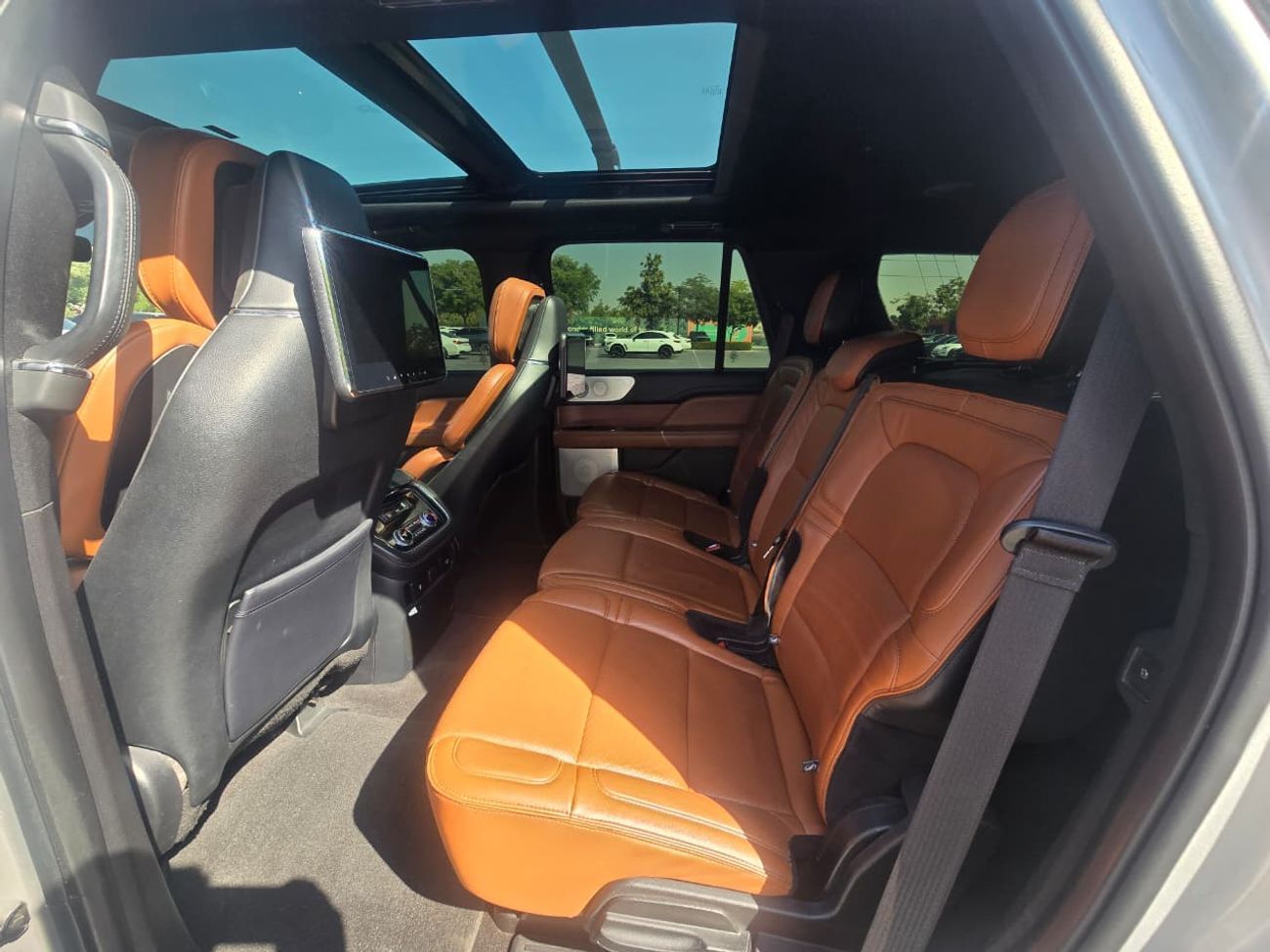 Lincoln Navigator RESERVE 3.5L LINCOLN NAVIGATOR 2018 GCC // FSH // ORGINAL PAINT // ACCIDENT FREE // PERFECT CONDITIO